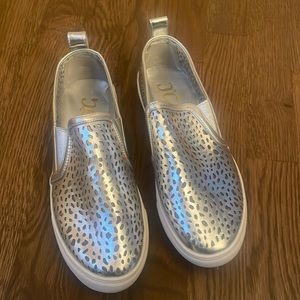 Journee collection- Kenzie Slip-on silver sneaker size 71/2 like new
